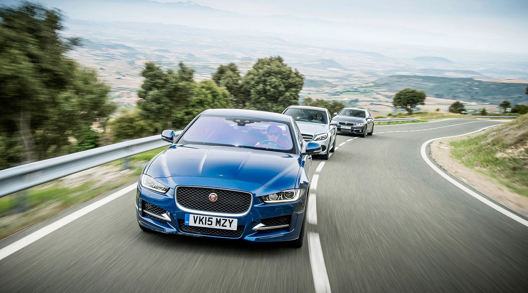 1-karsilastirma-jaguar-xe-mercedes-benz-c-serisi-bmw4