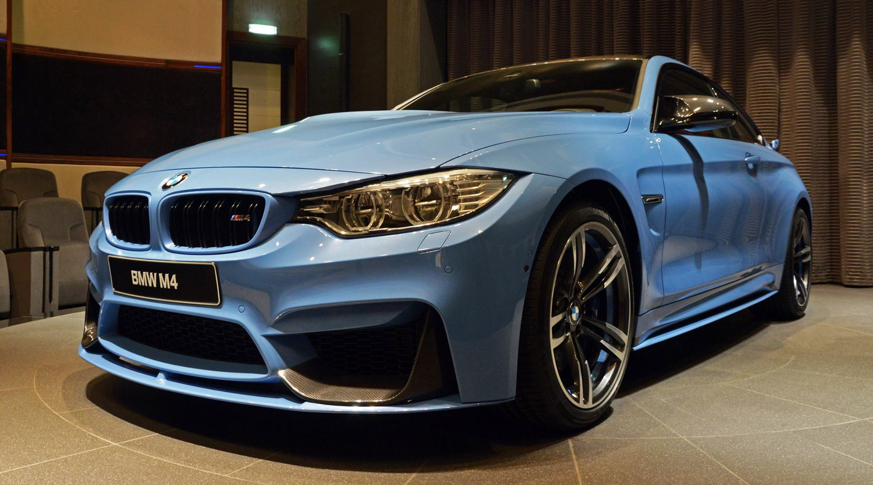 Yas-Marina-Mavisi BMW M4