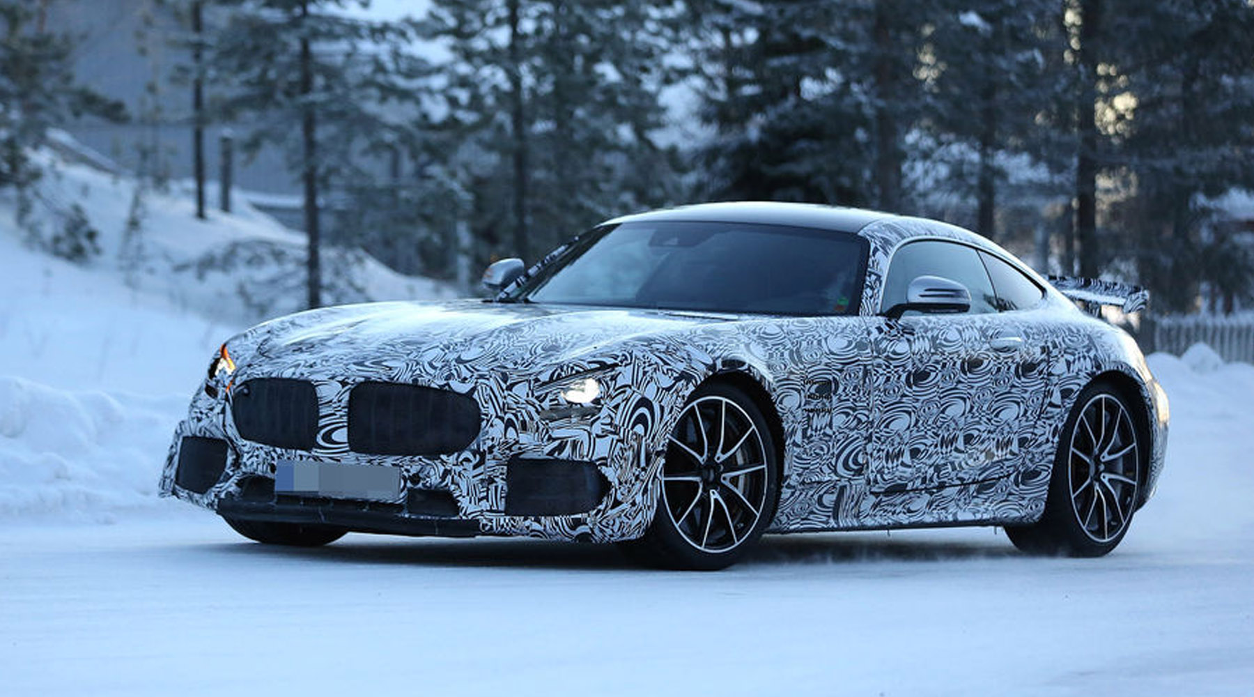 1-mercedes-benz-amg-gtr-spy