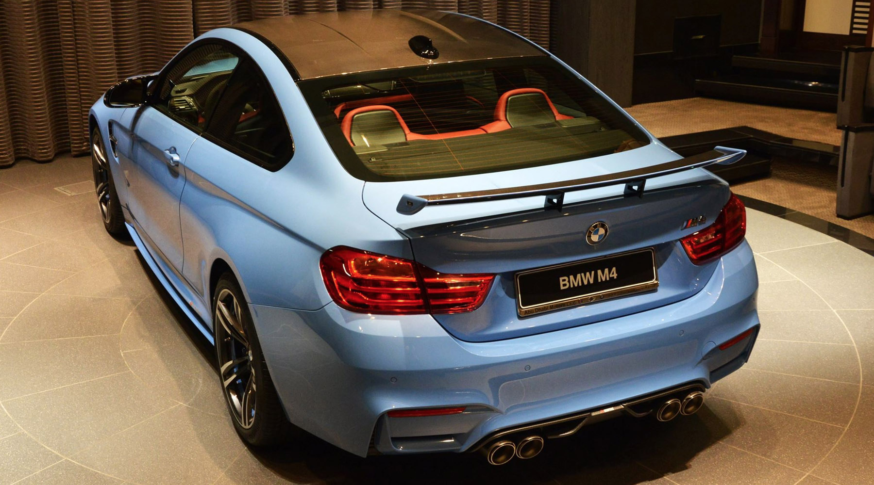 Yas-Marina-Mavisi BMW M4
