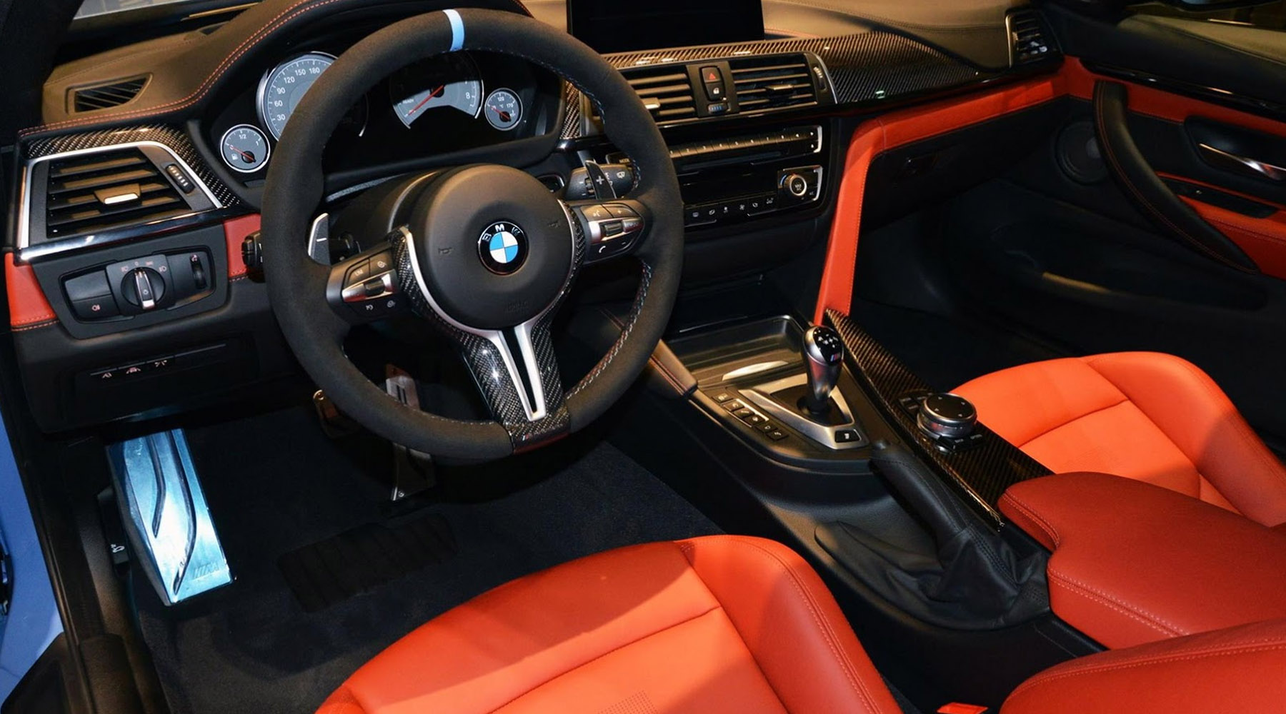 Yas-Marina-Mavisi BMW M4