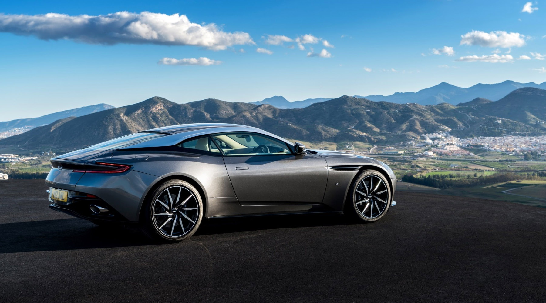 Aston Martin DB11